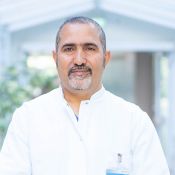Portrait von Ahmied Azzarok, Oberarzt der Klinik für Gastroenterologie.