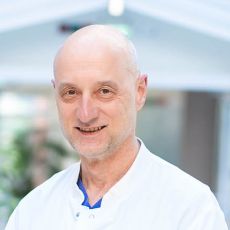 Portrait von Dr. Rott Gernot, Leitender Oberarzt der Zentralen Abteilung für Radiologie.