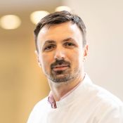 Portrait: Dr. Edis Ljajikj