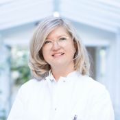 Portrait von Olga Ebertz, Oberärztin der Klinik für Frauenheilkunde und Geburtshilfe.