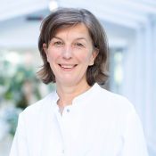 Portrait von Dr. Sabine Fronzek-König, Oberärztin der Klinik für Frauenheilkunde und Geburtshilfe.
