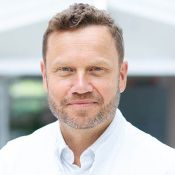 Portrait von Dr. Marcus Lassau, Leitender Oberarzt der Klinik für Allgemein-und Viszeralchirurgie.